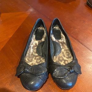 Women’s black bow tie flats
